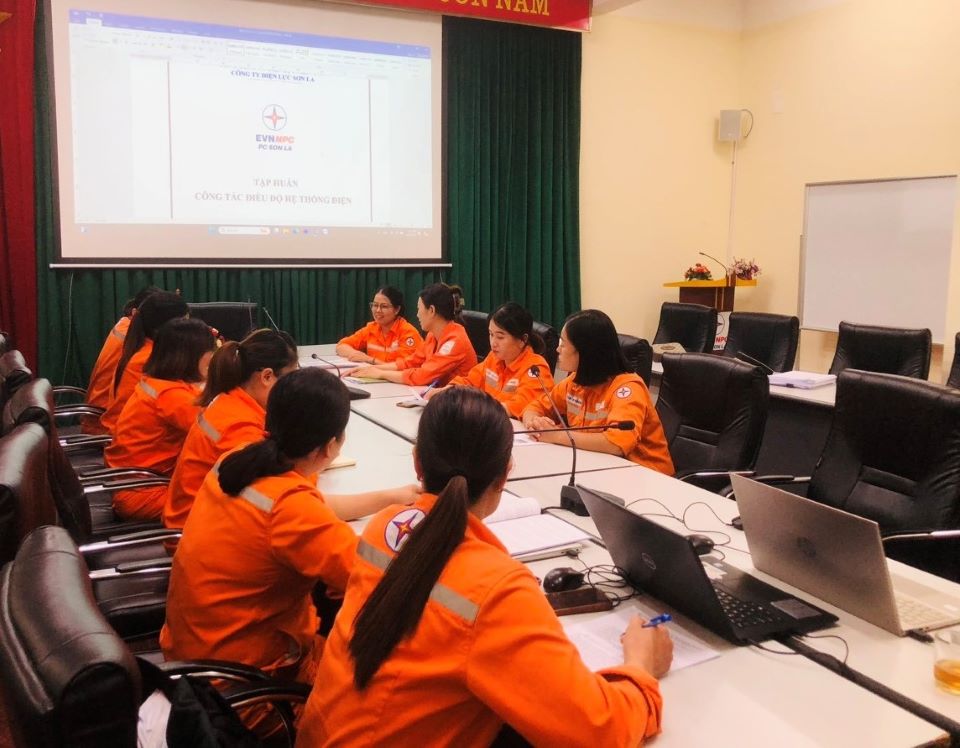 PC Sơn La: Đào tạo nữ công nhân trực vận hành lưới điện và trực thao tác trạm 110kV